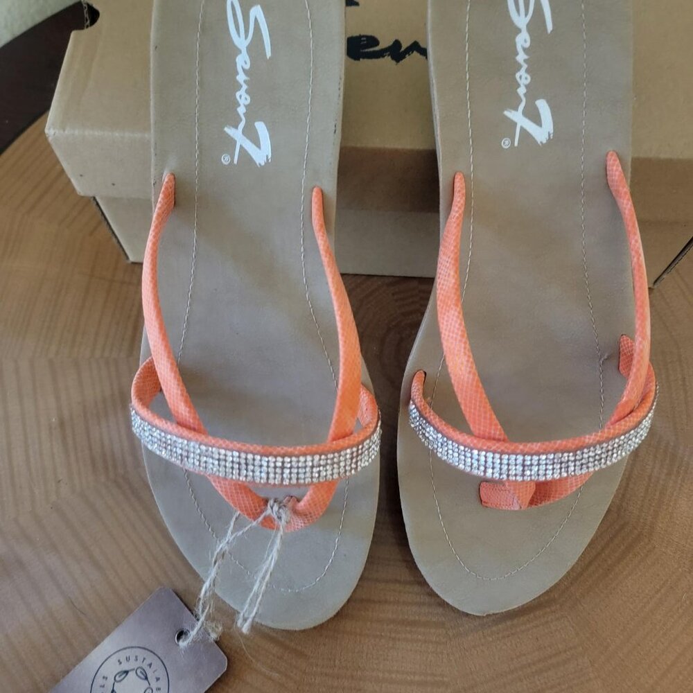 NWT Seven 7 Bondi Coal Coral Tangerine and Rhinestone Flip Flop Sandals Size 11